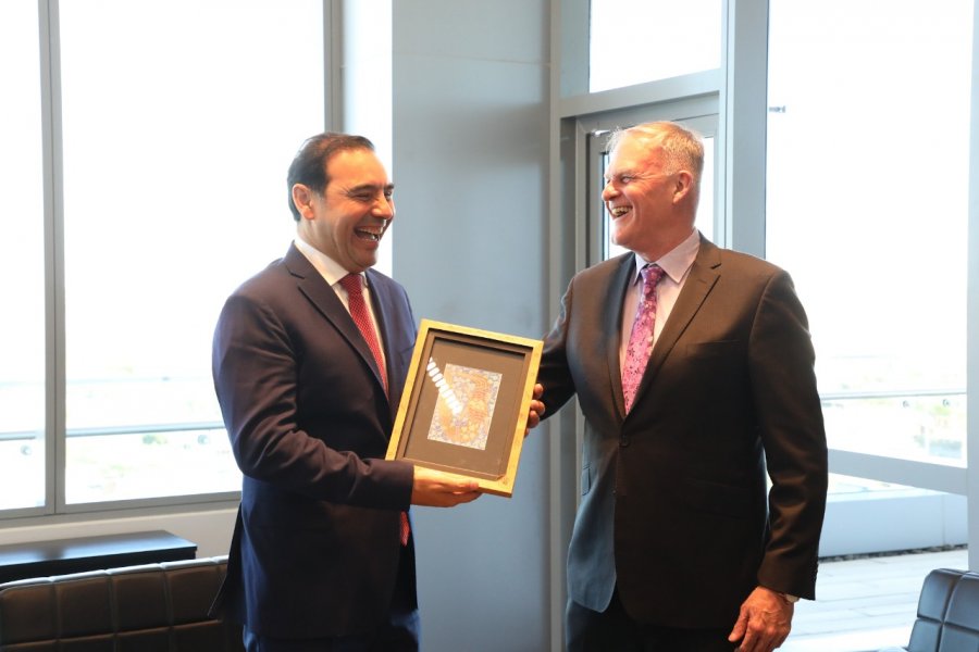 El gobernador Valdés recibió al embajador australiano Brett Hackett