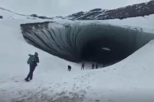 Un turista murió aplastado por un trozo de hielo que se desprendió del techo de una cueva