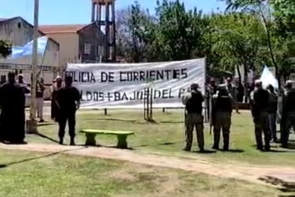 Corrientes: la protesta policial llegó al gobernador y hubo tensión en un acto oficial