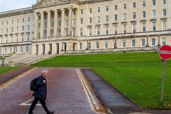 El gobierno británico no convocará a elecciones en Irlanda del Norte antes de 2023