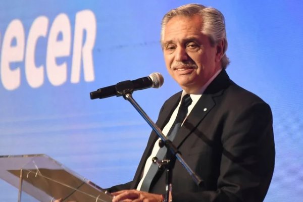 El Presidente anuncia la construcción de una cancha de hockey en Miramar