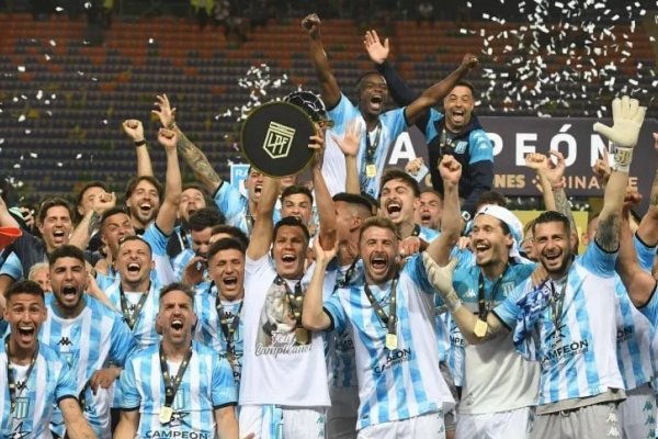 Racing venció a Boca en un escandaloso final y se quedó con el Trofeo de Campeones