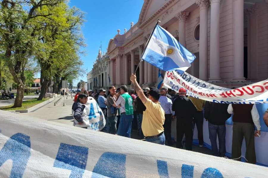 La protesta policial se traslada al puente interprovincial Chaco-Corrientes