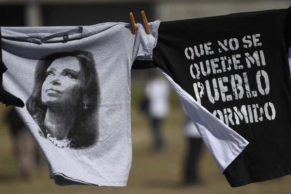 La posible candidatura presidencial de Cristina Fernández suma apoyos