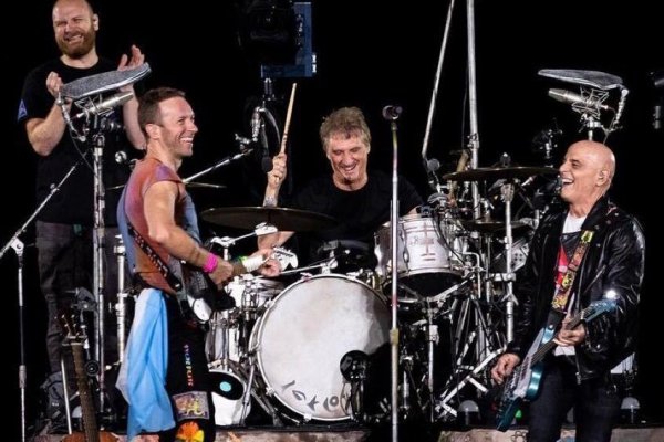 Zeta y Alberti se sumaron como invitados de Coldplay para tocar dos canciones de Soda