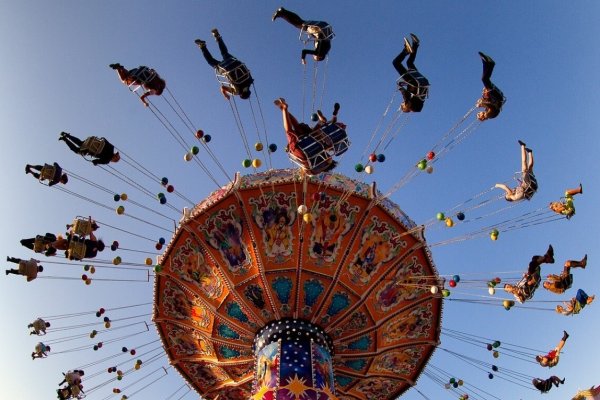 Un adolescente perdió un pulmón tras salir “volando” de un carrusel y golpear contra un poste