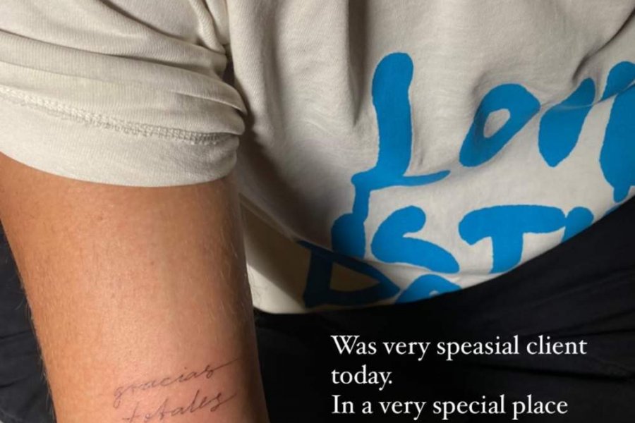 Chris Martin se tatuó "Gracias Totales" tras su paso por Argentina