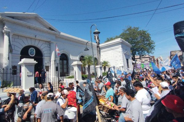 Corrientes: masiva marcha de protesta contra la gestión municipal capitalina