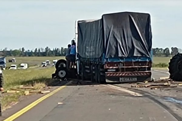 Un muerto tras un choque fatal entre un camión y un tractor cerca de Monte Caseros