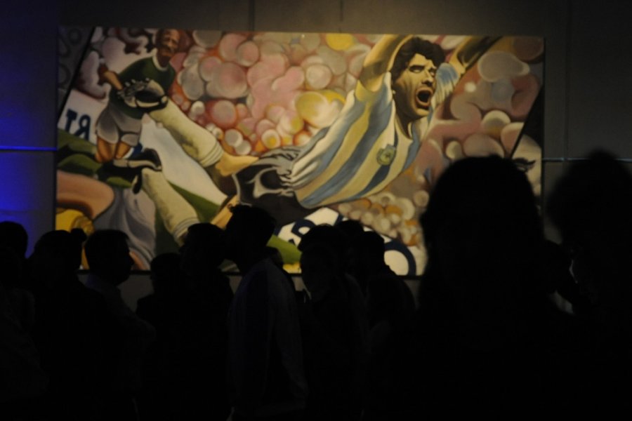 Catorce murales recuerdan al Maradona "genio y combativo" en el estadio que lleva su nombre