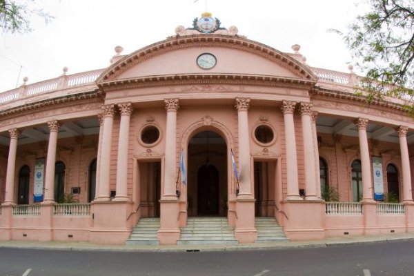 Corrientes: prorrogan una contratación directa en el Estado provincial por casi $100 millones