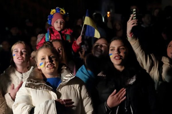 Ucrania recuperó una ciudad clave y hubo festejos en la calle por primera vez desde el inicio de la guerra
