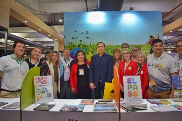 Valdés visitó el stand de Corrientes en la Feria Internacional de Turismo del Paraguay