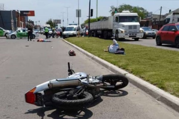 Una mujer fue atropellada por una moto y está internada con muerte cerebral