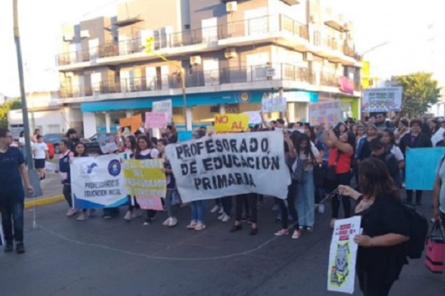 Denuncian que el Gobierno de Corrientes busca cerrar carreras de formación docente