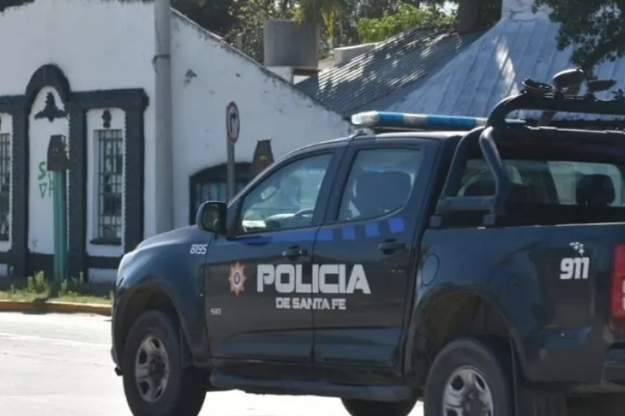 Siete ladrones asaltaron una subcomisaría de Santa Fe, maniataron a los policías y les robaron las armas