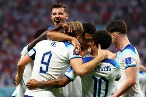 Inglaterra aplastó 6-2 a Irán en su debut en el Mundial