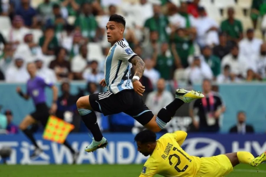 Las imágenes que muestran a Lautaro Martínez habilitado en el segundo gol anulado en Argentina-Arabia Saudita