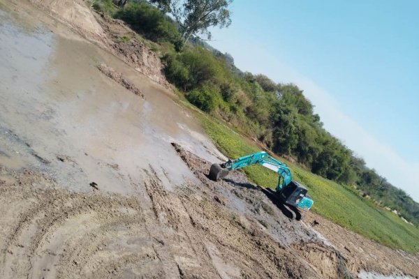 Limpian y profundizan el Riachuelo en inmediaciones de San Luis del Palmar