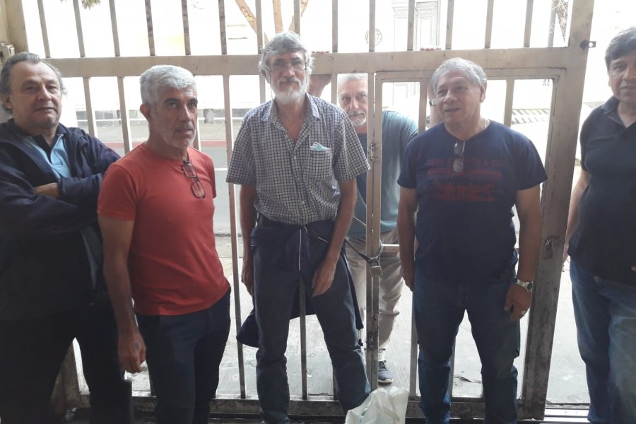 Corrientes: empleado y delegado sindical de INVICO se encadenó en el acceso al ente autárquico