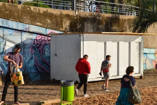 Colocaron nuevos baños en una playa de Corrientes