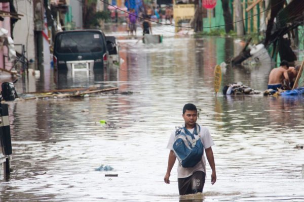 El mundo se debate si los países ricos deberían pagarles a los más pobres por el daño climático