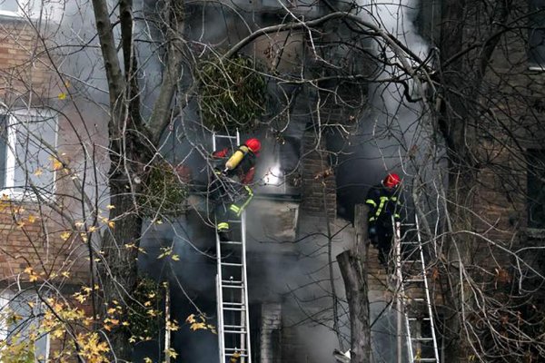 Volvió la luz y la calefacción en Kiev tras ola de ataques rusos