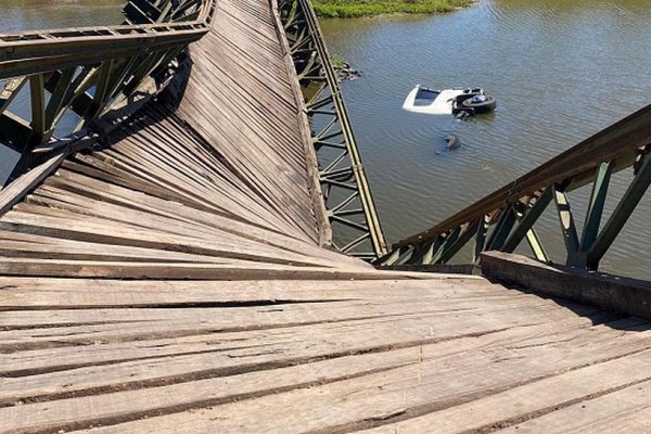 Habilitaron un desvío sobre el arroyo Pay Ubre luego de que colapsara el puente Bailey