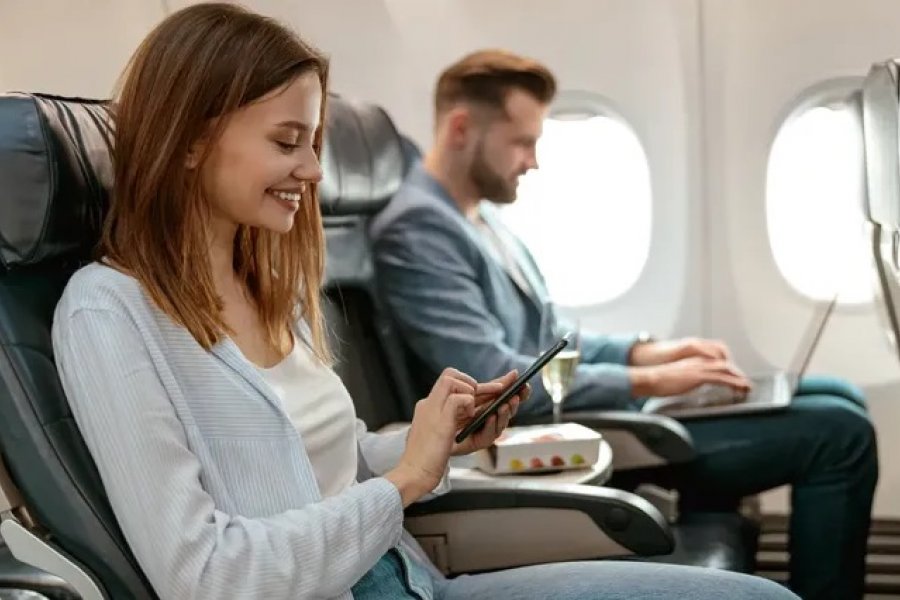 La Unión Europea le pone fin al “modo avión” y se podrá hablar por celular durante los vuelos