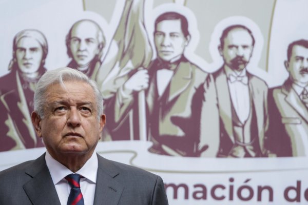 López Obrador encabezó una marcha para celebrar el cuarto año de gobierno