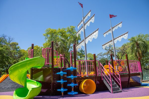 Instalaron una nueva plaza blanda en el parque Mitre