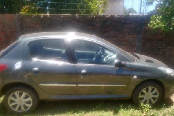 La policía de Corrientes recuperó un auto que había sido robado en Buenos Aires