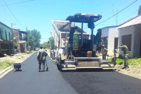 El Gobierno provincial prosigue el asfaltado de calles en San Luis del Palmar