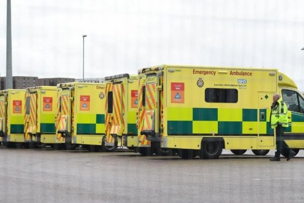 Mejoras salariales: el personal de ambulancias se suma al paro en Inglaterra