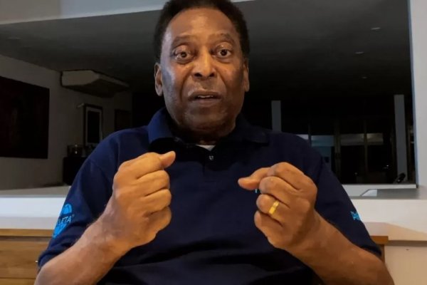 Pelé volvió a ser internado y preocupa su salud