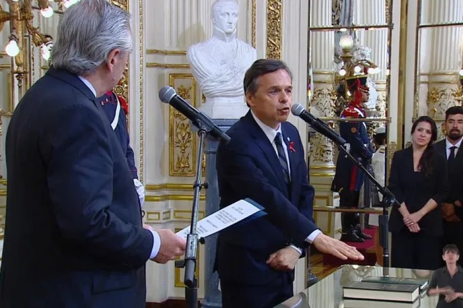 Alberto Fernández le tomó juramento al nuevo ministro de Transporte