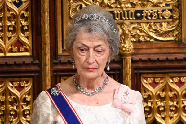 La madrina del príncipe Guillermo renunció a la casa real implicada en un caso de racismo