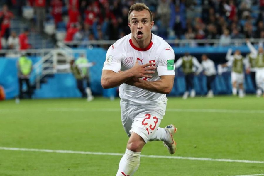 Suiza le ganó un mano a mano caliente a Serbia y consiguió el último boleto a los octavos de final
