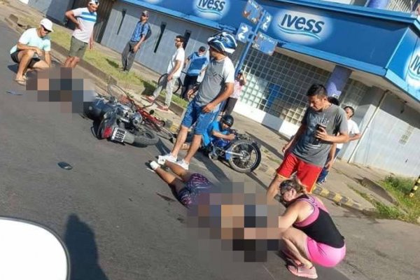 Cuatro personas heridas en un choque de dos motos y una bicicleta