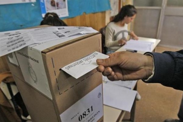 Corrientes desdoblará su elección 2023 y apuesta a votar en junio
