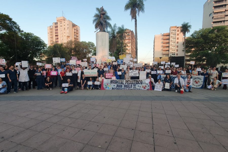 Corrientes: residentes médicos hicieron una sentada para pedir mejoras salariales