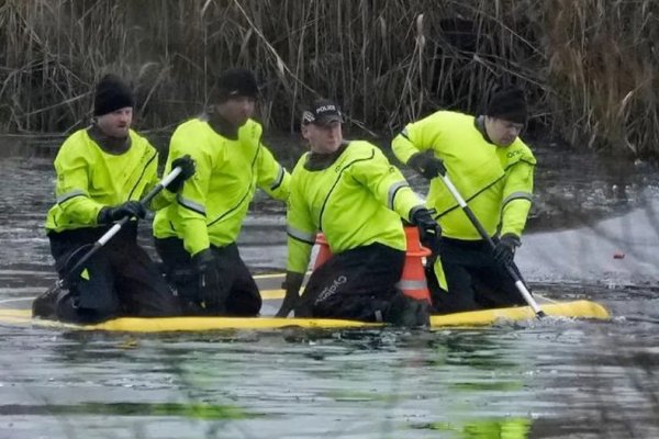 Reino Unido: tres nenes murieron al caer a un lago helado en medio de una ola polar