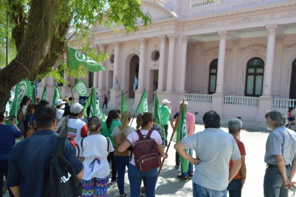 Corrientes: nueva marcha de precarizados estatales para cobrar bono de fin de año