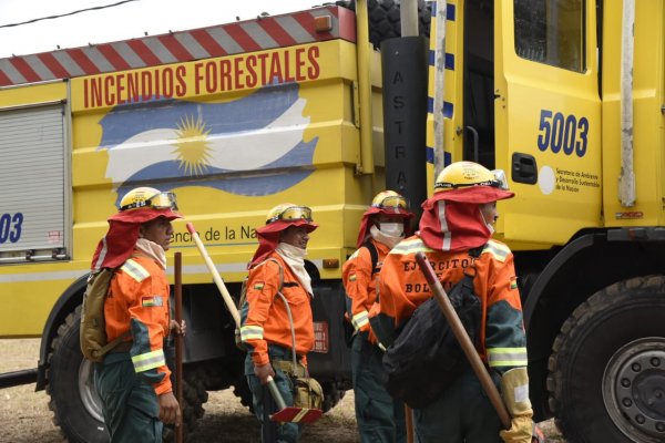 Corrientes: Valdés quiere un mega desfile de bomberos para mostrar material rodante