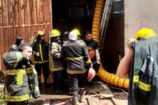 Se incendió un conocido negocio sobre avenida Chacabuco