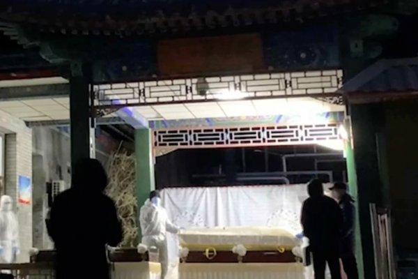 China: el coronavirus arrasa y los crematorios de Beijing no dan abasto