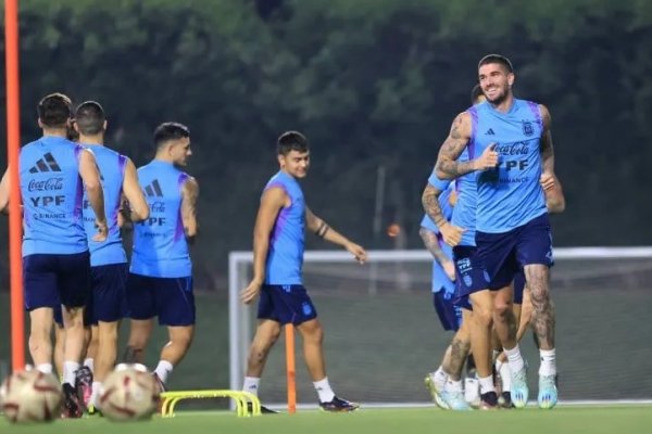 La Selección Argentina probó con la línea de cinco y después con Di María antes de la final contra Francia