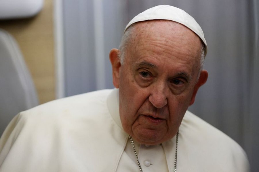 Francisco anunció que tiene firmada su renuncia en caso de que tenga que abandonar su papado