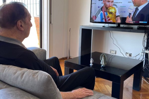 La imagen de Bilardo mirando a Messi campeón del mundo