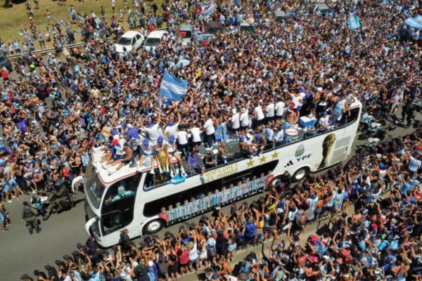 Los campeones del mundo volvieron al predio de Ezeiza en helicópteros